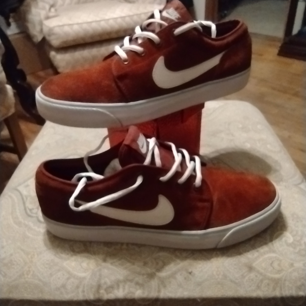 Pre-owned Men's Nike Shoes size 9